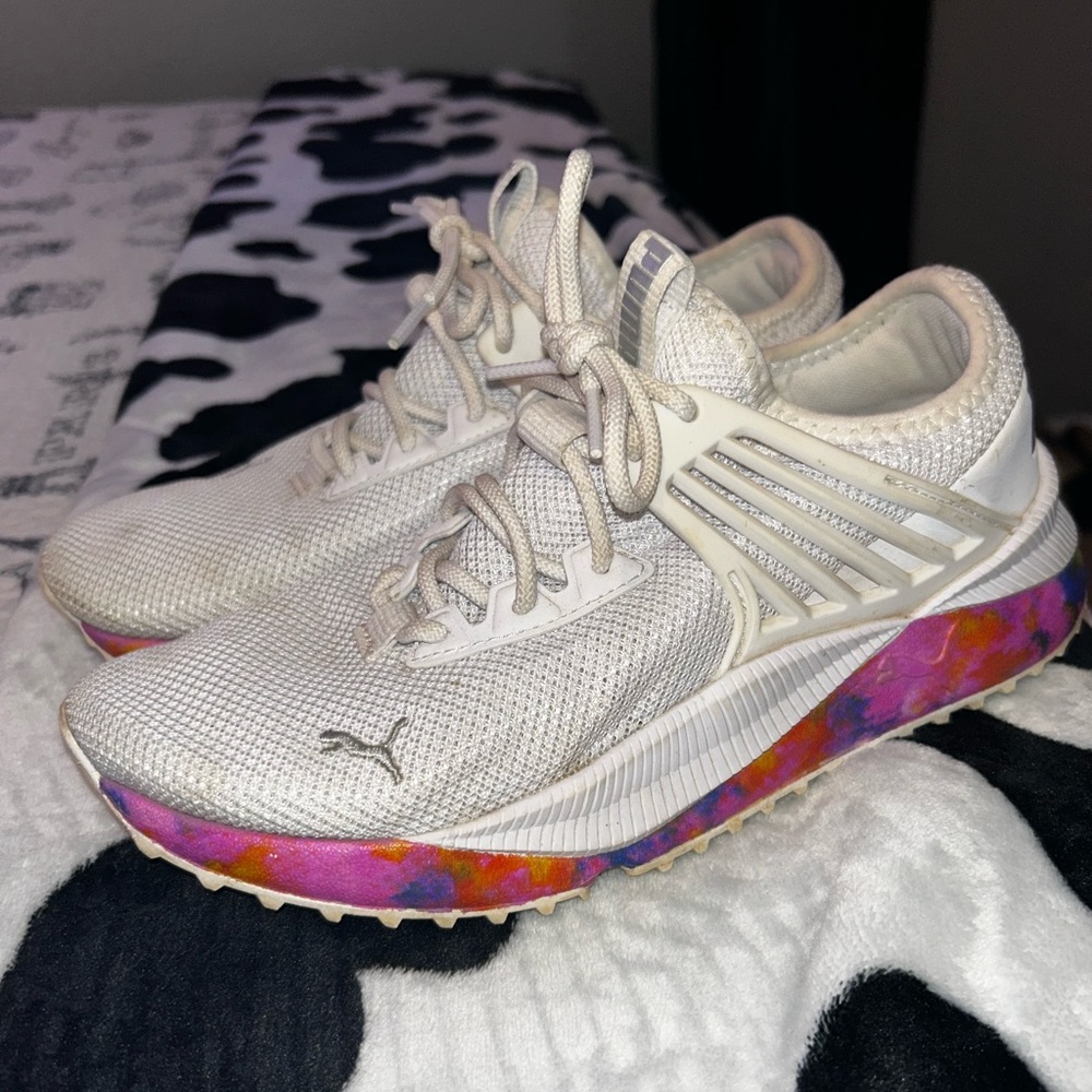 white puma tennis shoes women’s size 7